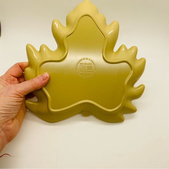 NWT Hallmark Melamine Leaf Serving/Salad Plates Taupe 8” x 8” - Picture 3 of 4